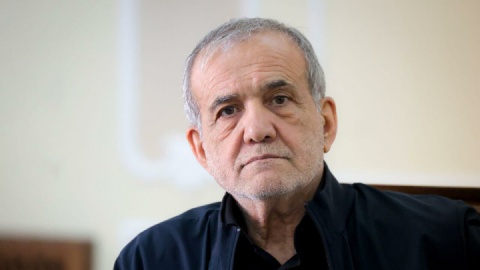 پیام تسلیت پزشکیان در پی درگذشت مادر ۳ شهید