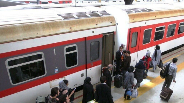 آغاز پیش‌فروش بلیت‌ قطارها از 8 صبح فردا/ حضوری از ساعت ۱۱ تا ۱۳:۳۰