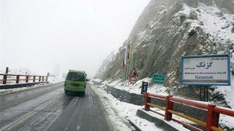 برف و باران سراسری در جاده‌های ۶ استان/ ترافیک سنگین در آزادراه‌های قزوین-کرج