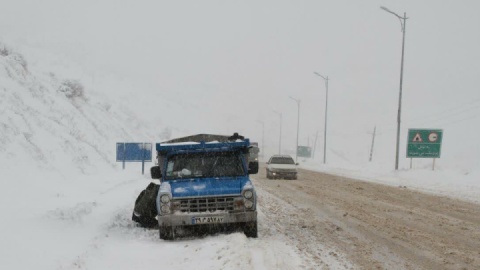 فیلم / بارش برف در گردنه حیران آستارا