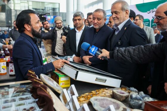 گزارش تصویری/ بازدید پزشکیان از نمایشگاه تولیدات محلی خراسان جنوبی
