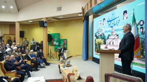 تصور اینکه فقط یک گروه حرف درست می‌زند جهل مطلق است