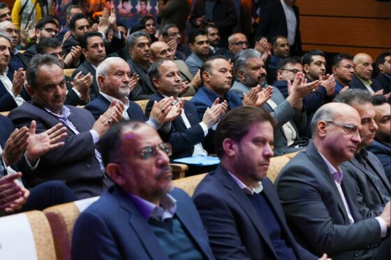 نشست پزشکیان با سرمایه گذاران و فعالان اقتصادی خراسان جنوبی