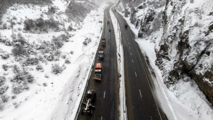 تردد بدون زنجیر چرخ ممنوع/ هشداری جدی برای سفرهای زمستانی در محورهای کوهستانی
