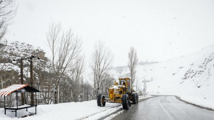 جاده‌های برفی و بارانی امروز پنجشنبه؛ مراقب تردد باشید!