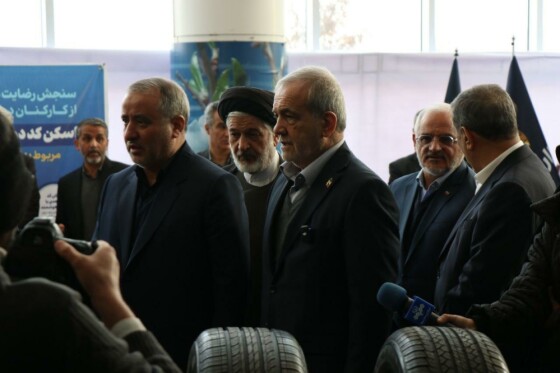 بازدید پزشکیان از نمایشگاه صنایع خراسان جنوبی