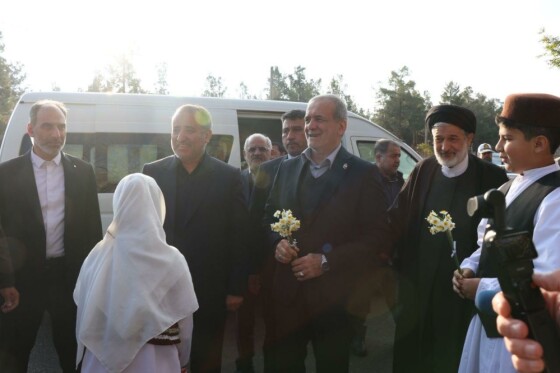 بازدید پزشکیان از نمایشگاه صنایع خراسان جنوبی