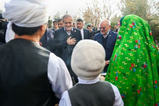 گزارش تصویری/ بازدید پزشکیان از نمایشگاه تولیدات محلی خراسان جنوبی