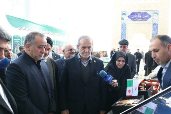 بازدید پزشکیان از نمایشگاه صنایع خراسان جنوبی