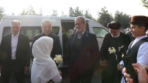 گزارش تصویری/ بازدید پزشکیان از نمایشگاه صنایع خراسان جنوبی