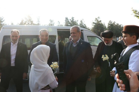 بازدید پزشکیان از نمایشگاه صنایع خراسان جنوبی