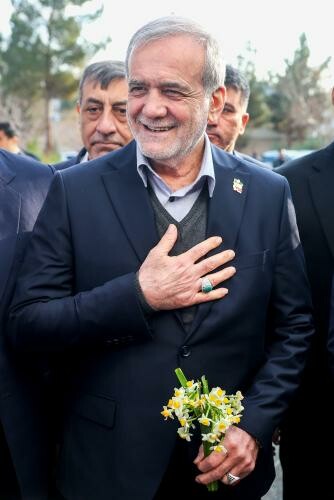 گزارش تصویری/ بازدید پزشکیان از نمایشگاه تولیدات محلی خراسان جنوبی