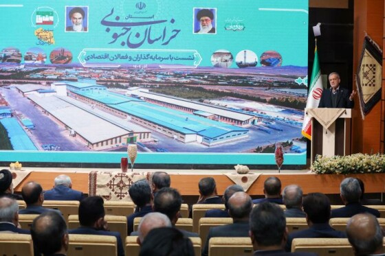 نشست پزشکیان با سرمایه گذاران و فعالان اقتصادی خراسان جنوبی