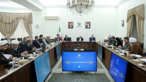 عارف: امروز بیشتر از هر زمان دیگر نیاز به وحدت شیعه و سنی داریم/ اسلامهراسی راهبرد جدی غرب