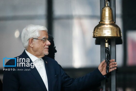 آیین نواختن زنگ آغاز معاملات