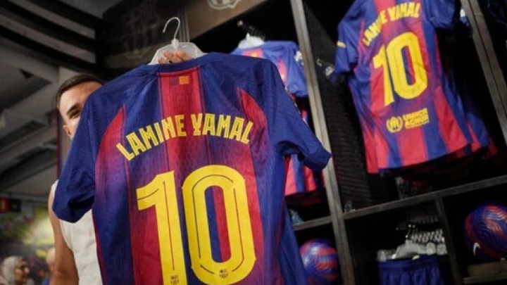 پرفروش‌ترین‌ پیراهن‌های سال ۲۰۲۵ مشخص شدند /  یامال در رتبه اول، مسی سوم!