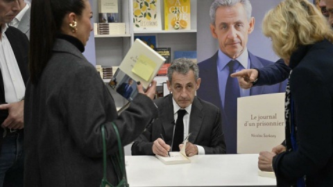 نمایش نیکولا