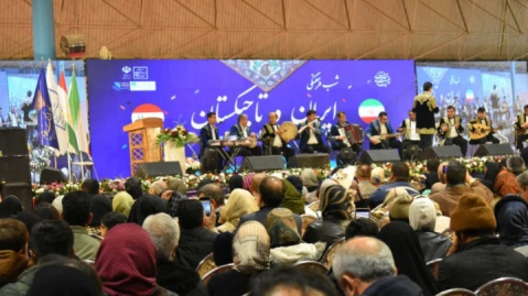 تلاقی چشم نواز رنگ های پاییزی با هنر اقوام ایرانی