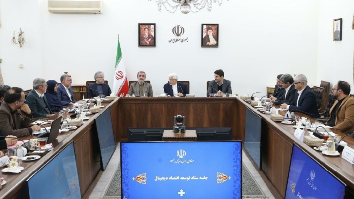 عارف: مخالف ایجاد محدودیت در فضای مجازی هستم