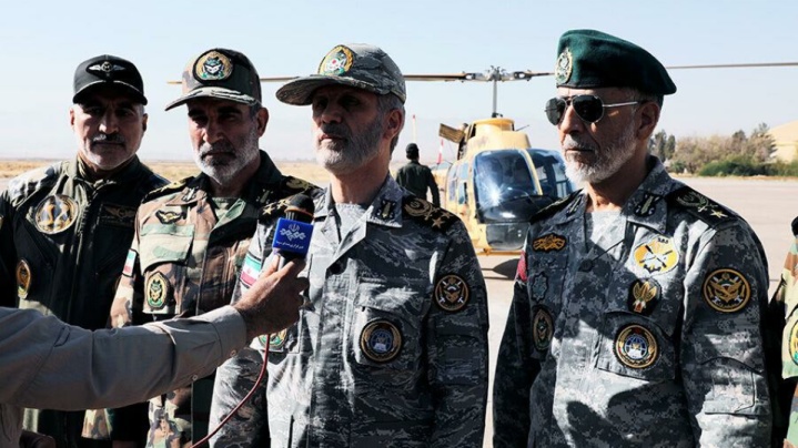 فرمانده کل ارتش: تمام تحرکات دشمن را به دقت رصد می‌کنیم