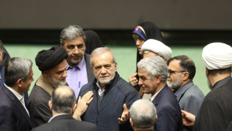 فیلم/ حضور پزشکیان در مجلس برای تقدیم بودجه