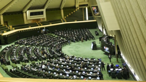 مجلس در جلسه غیرعلنی، مشکلات ارزی و معیشتی را واکاوی می‌کند