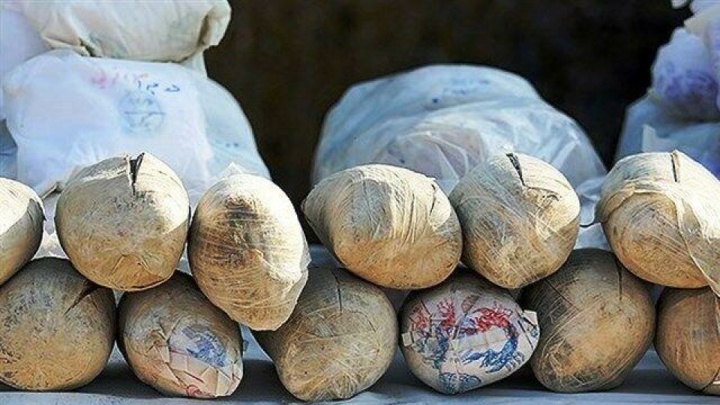 ۱۴ بسته هروئین از معده یک مسافر کشف شد