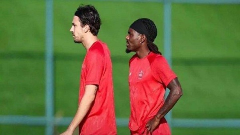 هافبک خارجی پرسپولیس در خارج درمان می شود!