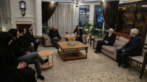 گزارش تصویری/ دیدار دکتر عارف و وزیر راه‌وشهرسازی با خانواده دکتر اشرف بروجردی