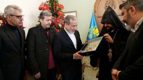 دیدار وزیر امور خارجه با اسقف ارامنه در آستانه سال نو میلادی