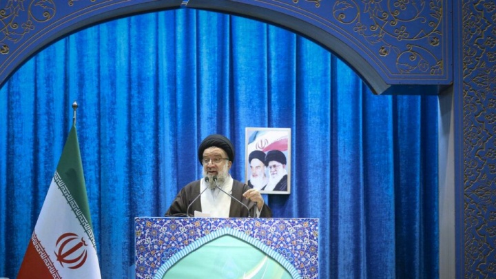 آیت‌الله خاتمی: اگر دشمن آسیبی بزند، روزگارش شب سیاه خواهد شد