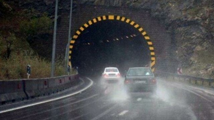 تردد روان در محورهای شمالی کشور/ بارش باران و برف در چند استان و مسدودی برخی محورها