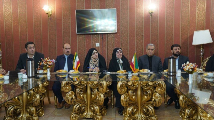 معاون رئیس‌جمهور بر هم‌افزایی دولت و احزاب برای عبور از شرایط پیچیده تاکید کرد