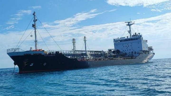 توقیف نفتکش خارجی حامل ۴ میلیون لیتر سوخت قاچاق در آب‌های خلیج فارس