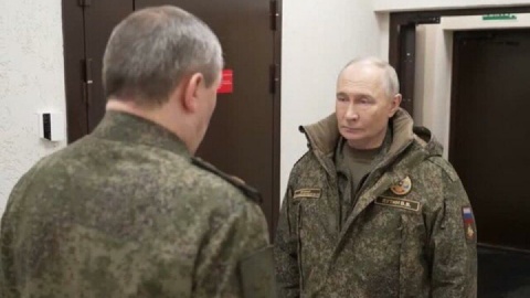 حضور پوتین با لباس نظامی در قرارگاه فرماندهی ارتش روسیه