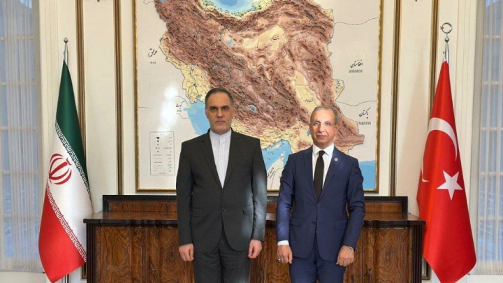 تاکید بر گسترش همکاری‌های پارلمانی در دیدار سفیر ایران با مقام پارلمانی ترکیه