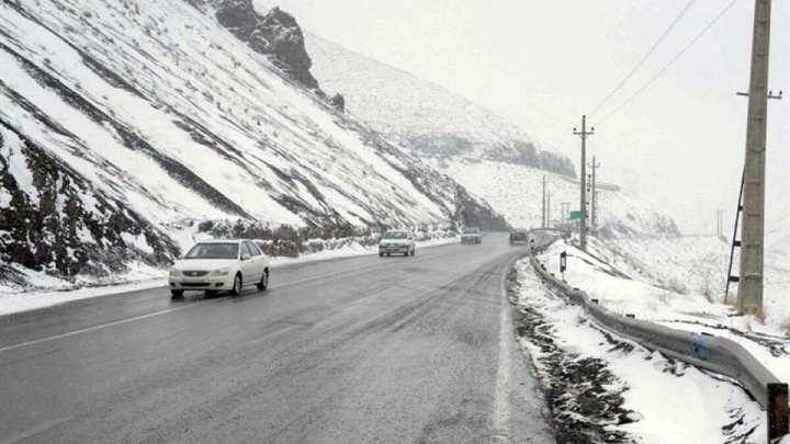 تجهیزات زمستانی همراه داشته باشید/ ترافیک در محدوده کرج سنگین است