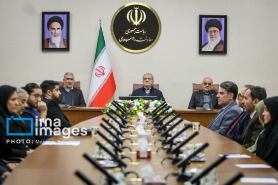 بازدید رئیس جمهور در معاونت راهبردی و مرکزی بررسی های استراتژیک