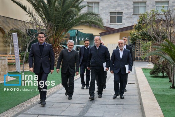 بازدید رئیس جمهور در معاونت راهبردی و مرکزی بررسی های استراتژیک