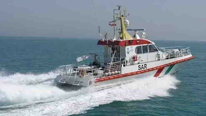 ۱۱ گردشگر در آب‌های جزیره کیش نجات یافتند