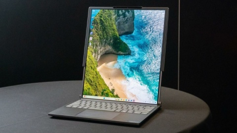 لپ‌تاپ شفاف رول‌شونده از راه می‌رسد