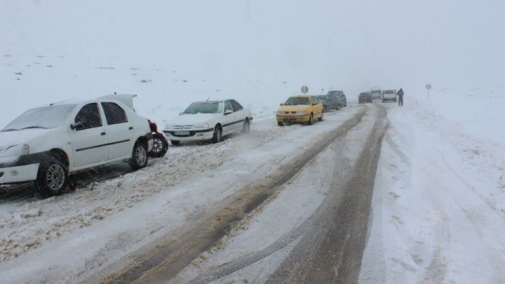 ریزش کوه و کولاک و برف، ۱۱ مسیر کشور را از مدار خارج کرد