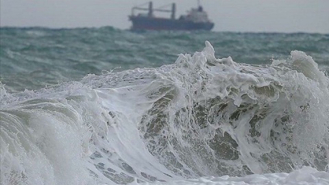 فیلم / طوفان سهمگین در سواحل چابهار؛ بیش از ۱۰ لنج ماهیگیری غرق شد