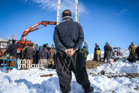 همکاری نیروهای مردمی و صنعت برق در رفع خاموشی روستاهای برفی بانه و سقز