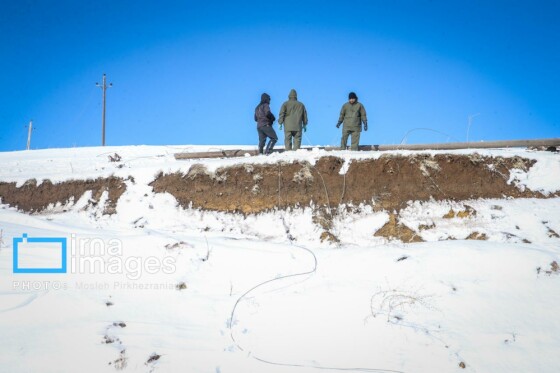 همکاری نیروهای مردمی و صنعت برق در رفع خاموشی روستاهای برفی بانه و سقز