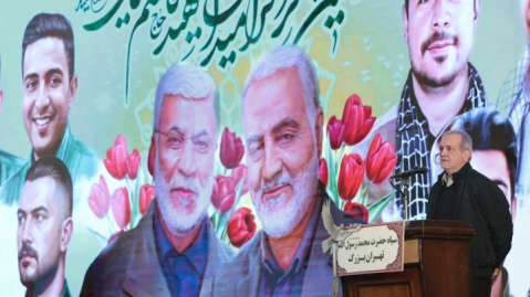 موظفیم مشکل معیشت مردم را حل کنیم/سردار سلیمانی مدافع مظلوم بود