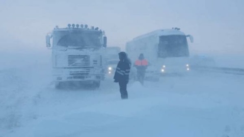 اتوبان تبریز_زنجان به دلیل برف و کولاک مسدود شد