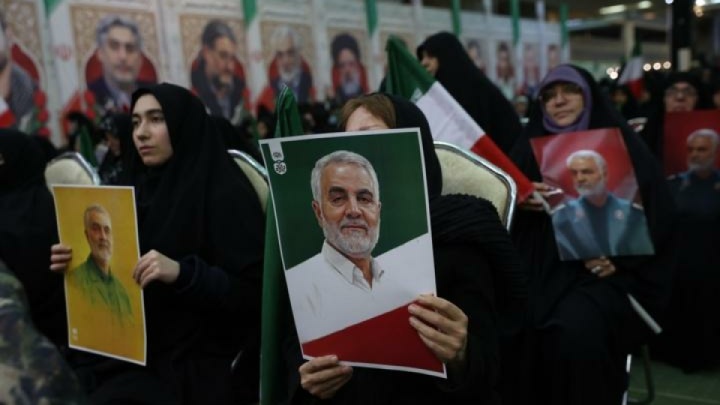 آیین گرامیداشت سرداران مقاومت در مصلی تهران/ دیدگاه شخصیت ها درمورد شهید سلیمانی