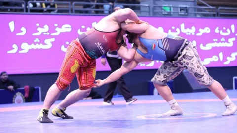 جدال تکراری میرزاپور و طغانی بر سر بازوبند پهلوانی