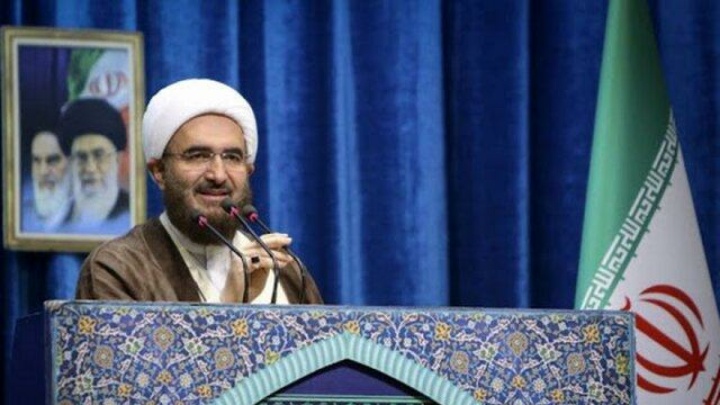 بین مردم معترض و اغتشاشگران حرفه‌ای تفکیک قائل شویم